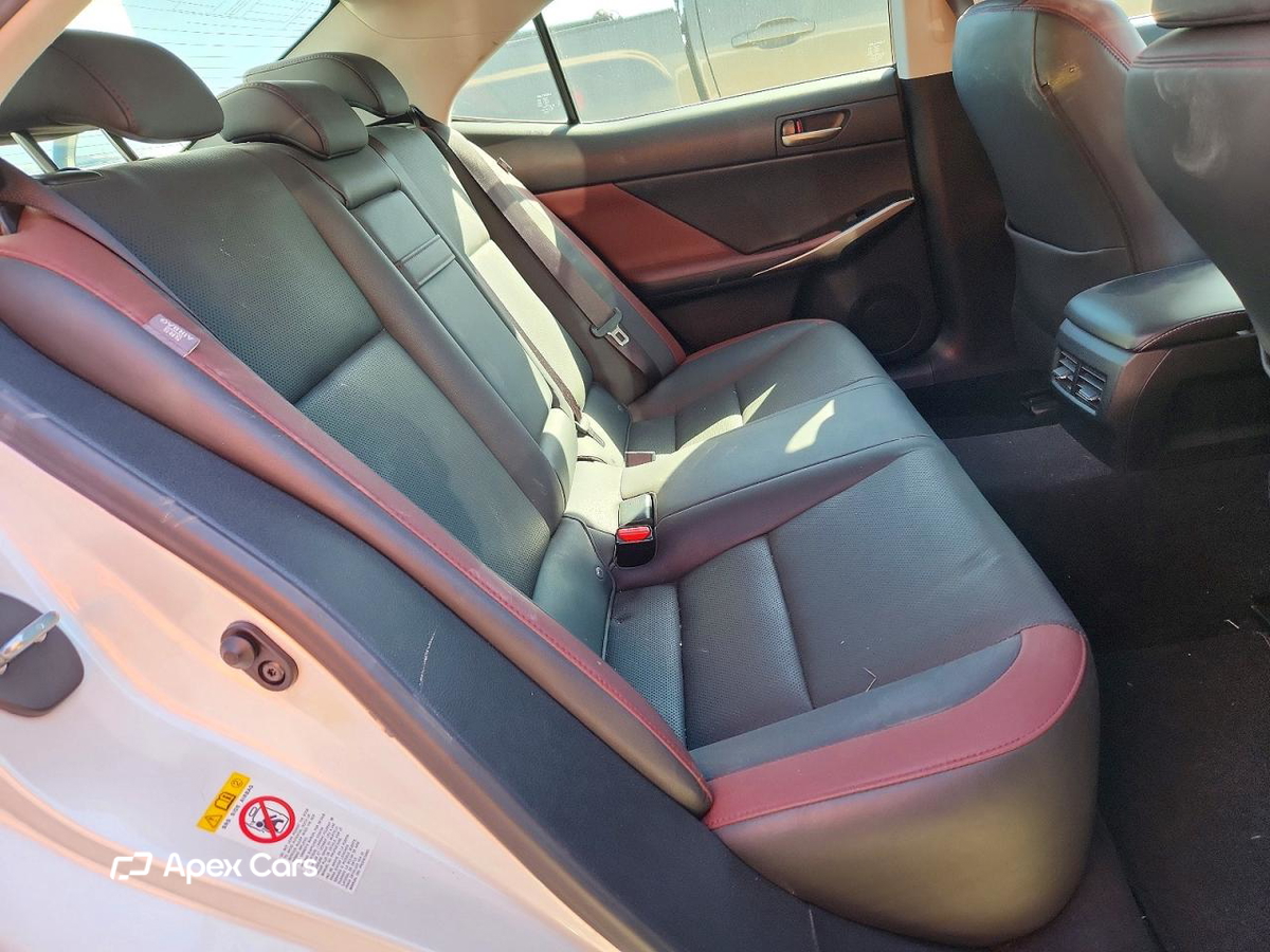 Lexus IS 2019