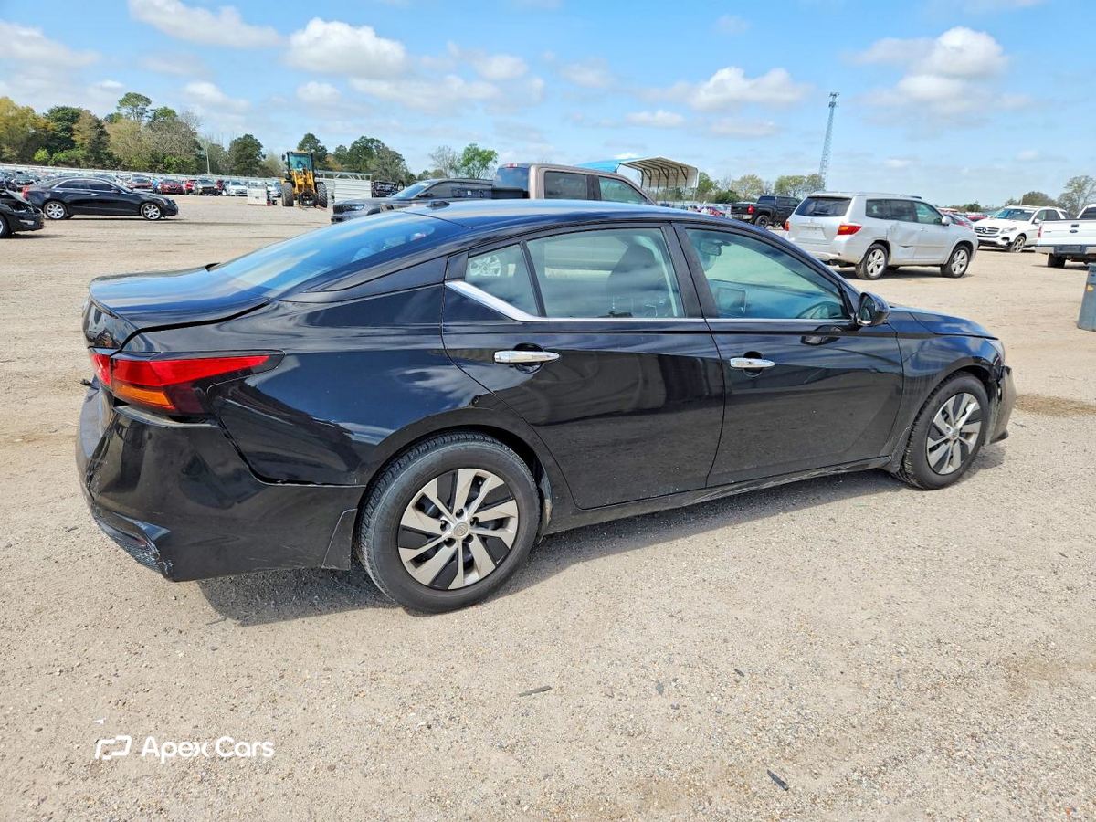 Nissan Altima 2020