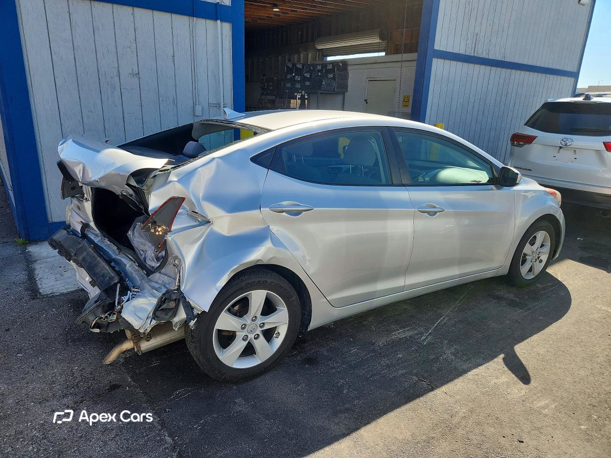 Hyundai Elantra 2012