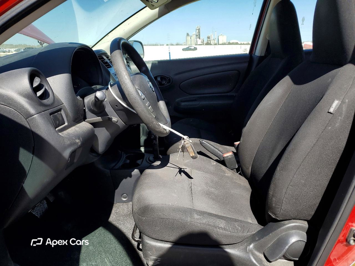 Nissan Versa 2015