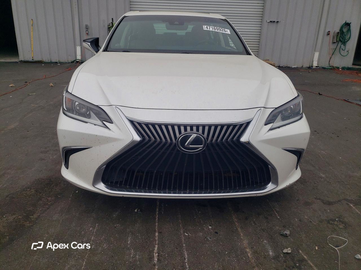 Lexus ES 2019