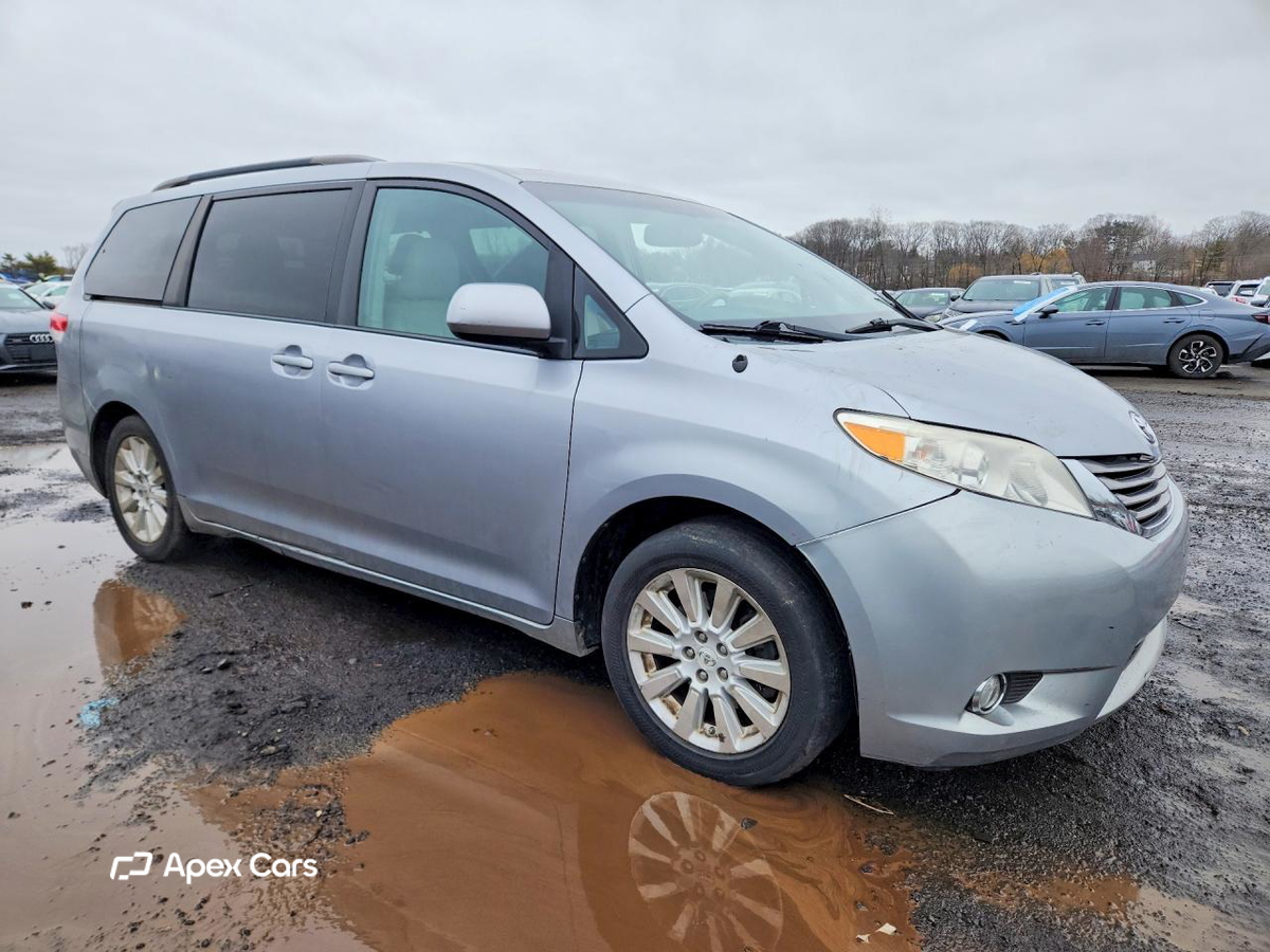 Toyota Sienna 2012