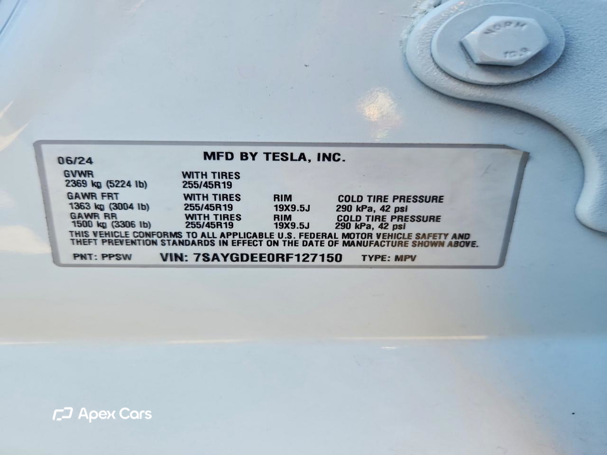 Tesla Model Y 2024