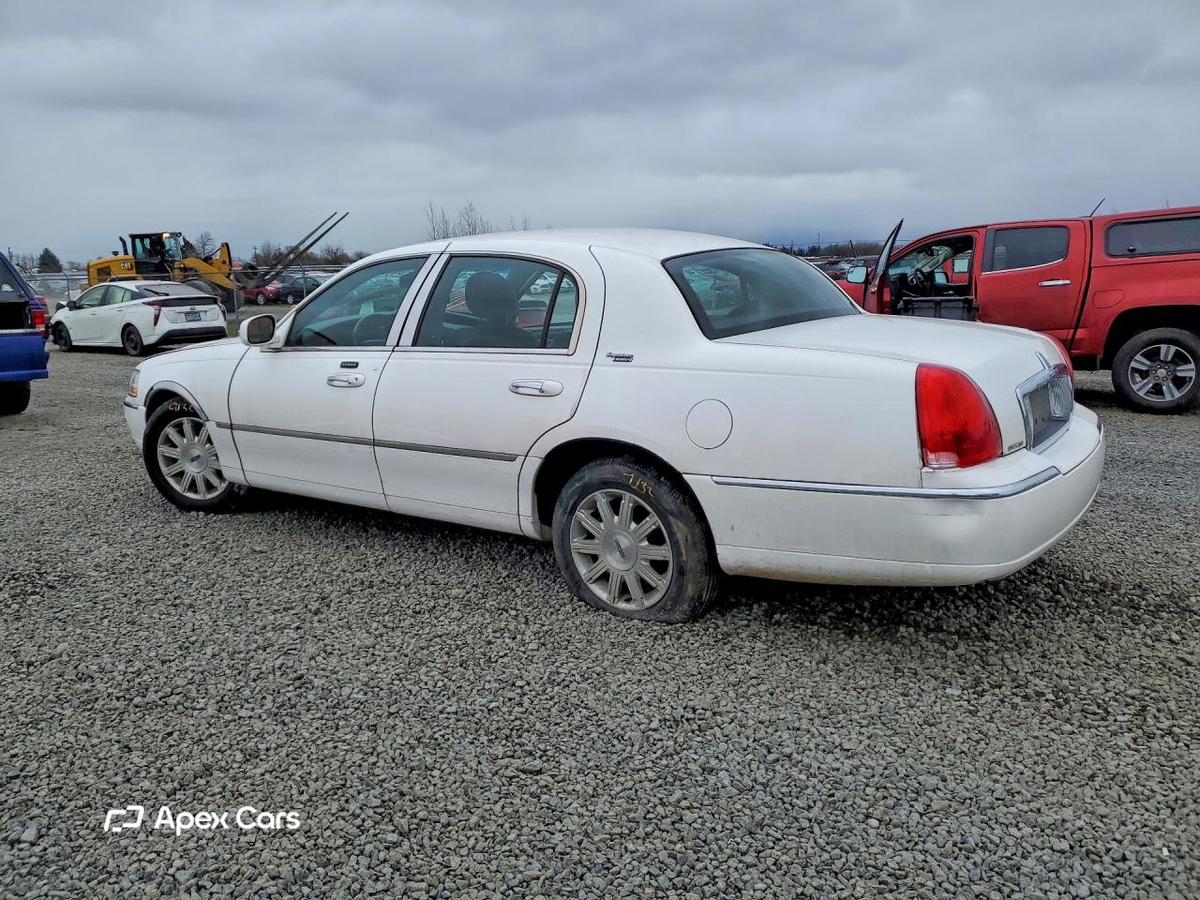 Lincoln Town Car 2010