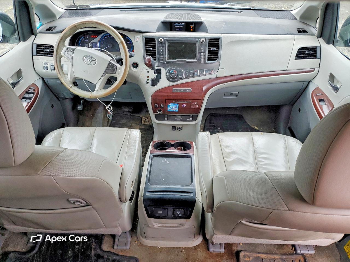 Toyota Sienna 2011