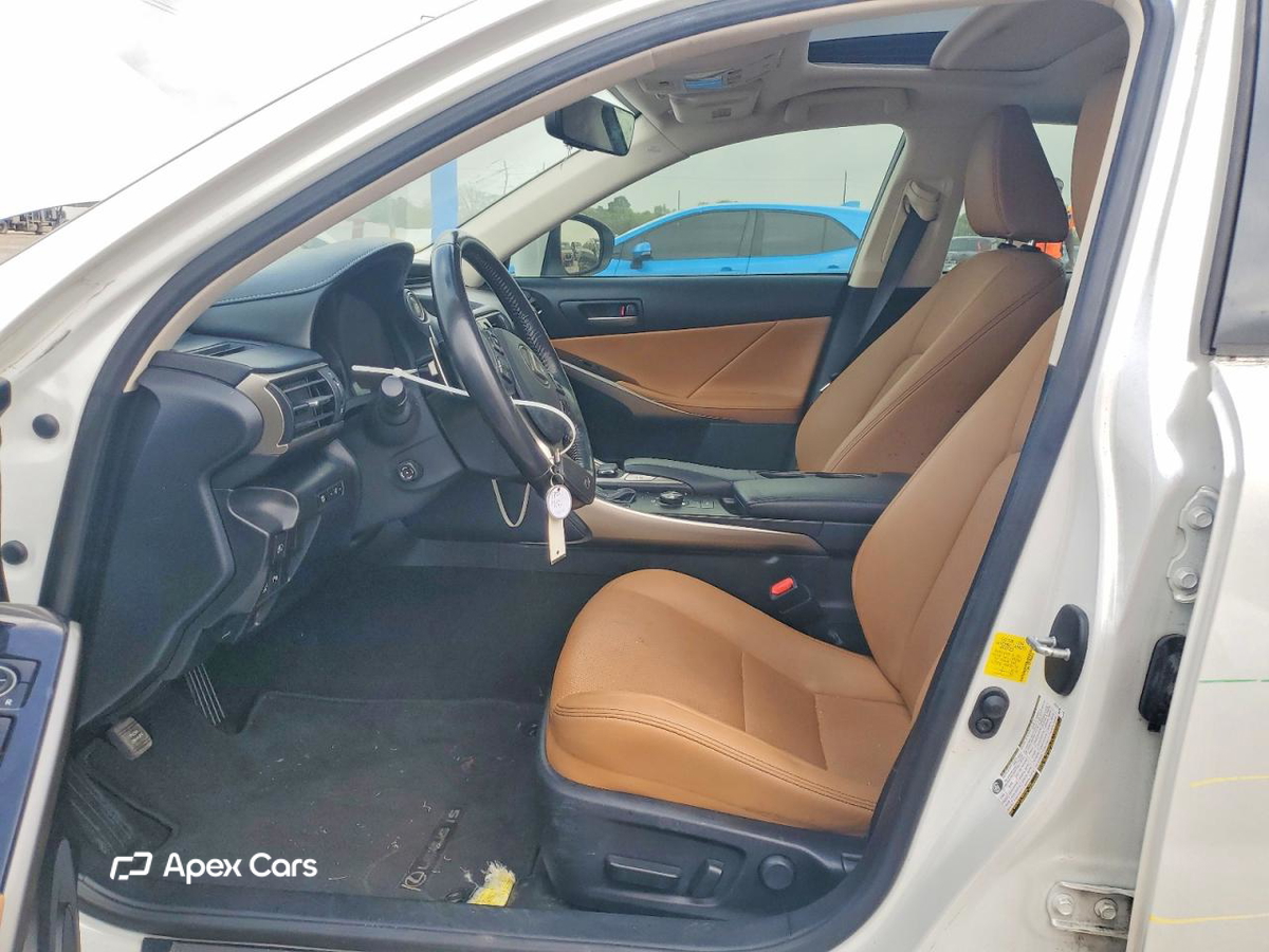 Lexus IS 2019