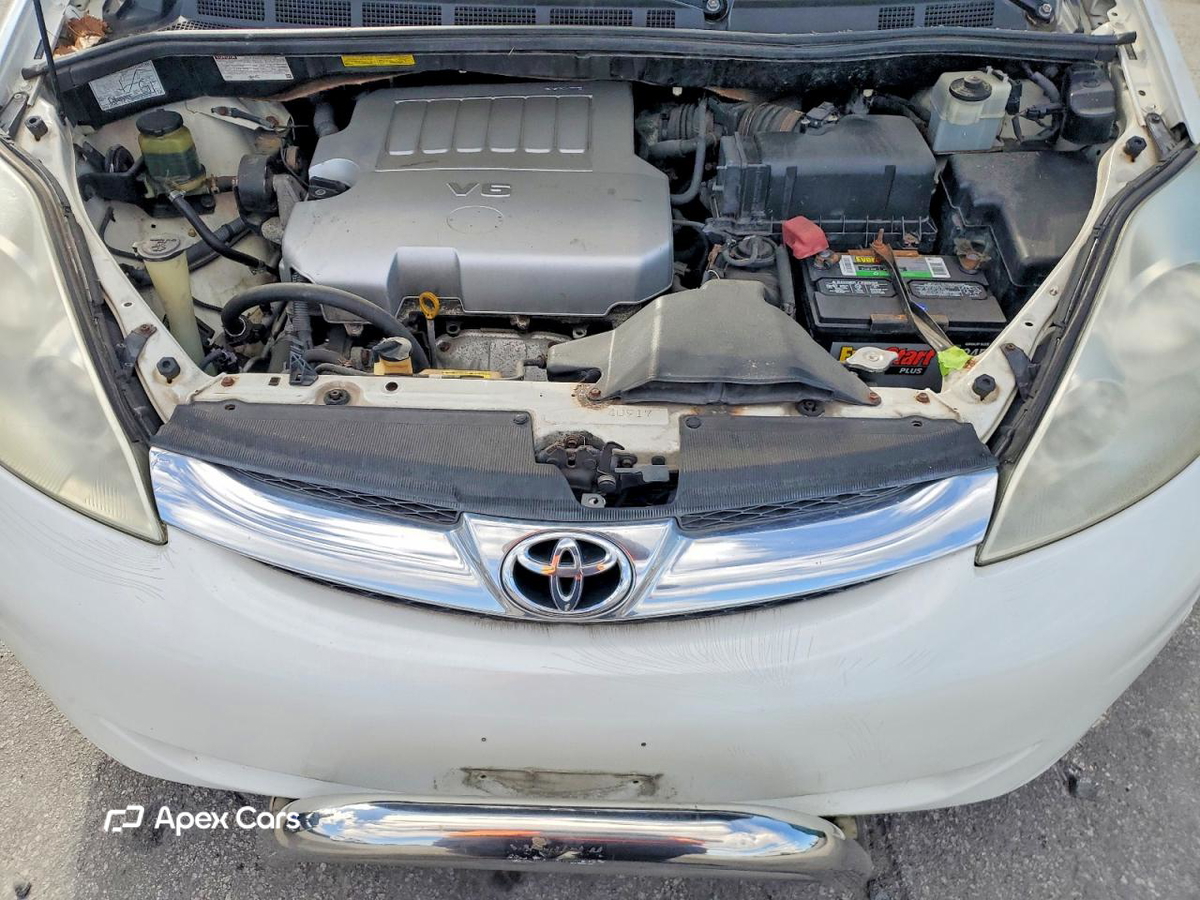 Toyota Sienna 2010
