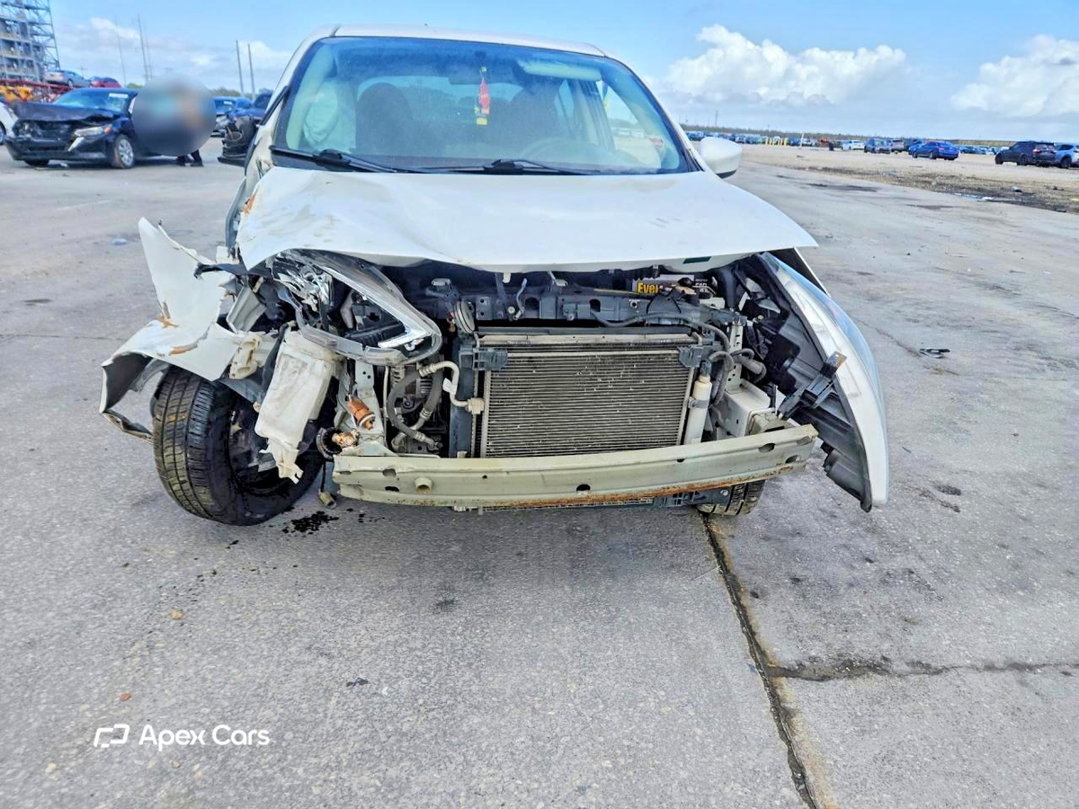 Nissan Versa 2016