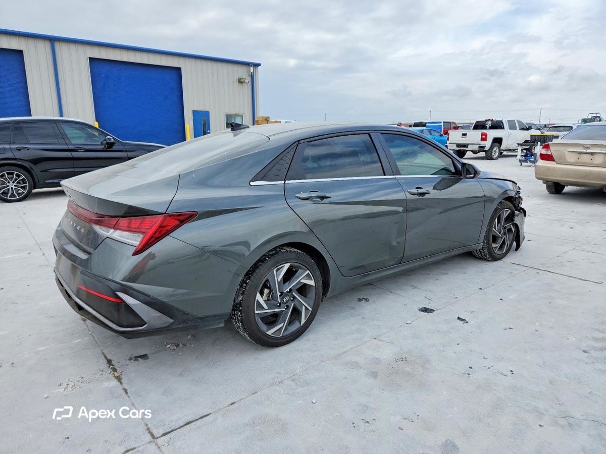Hyundai Elantra 2024