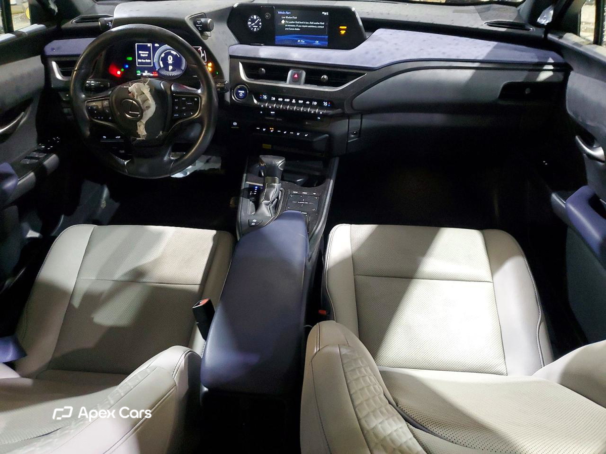 Lexus UX 2021