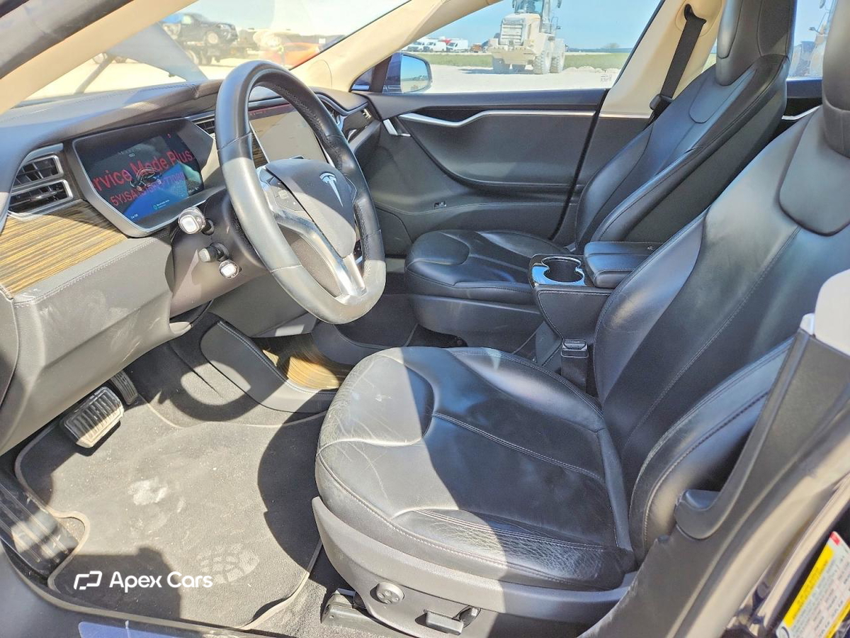 Tesla Model S 2015
