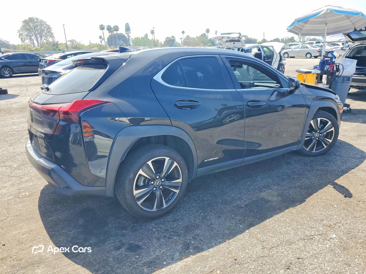 Lexus UX 2021