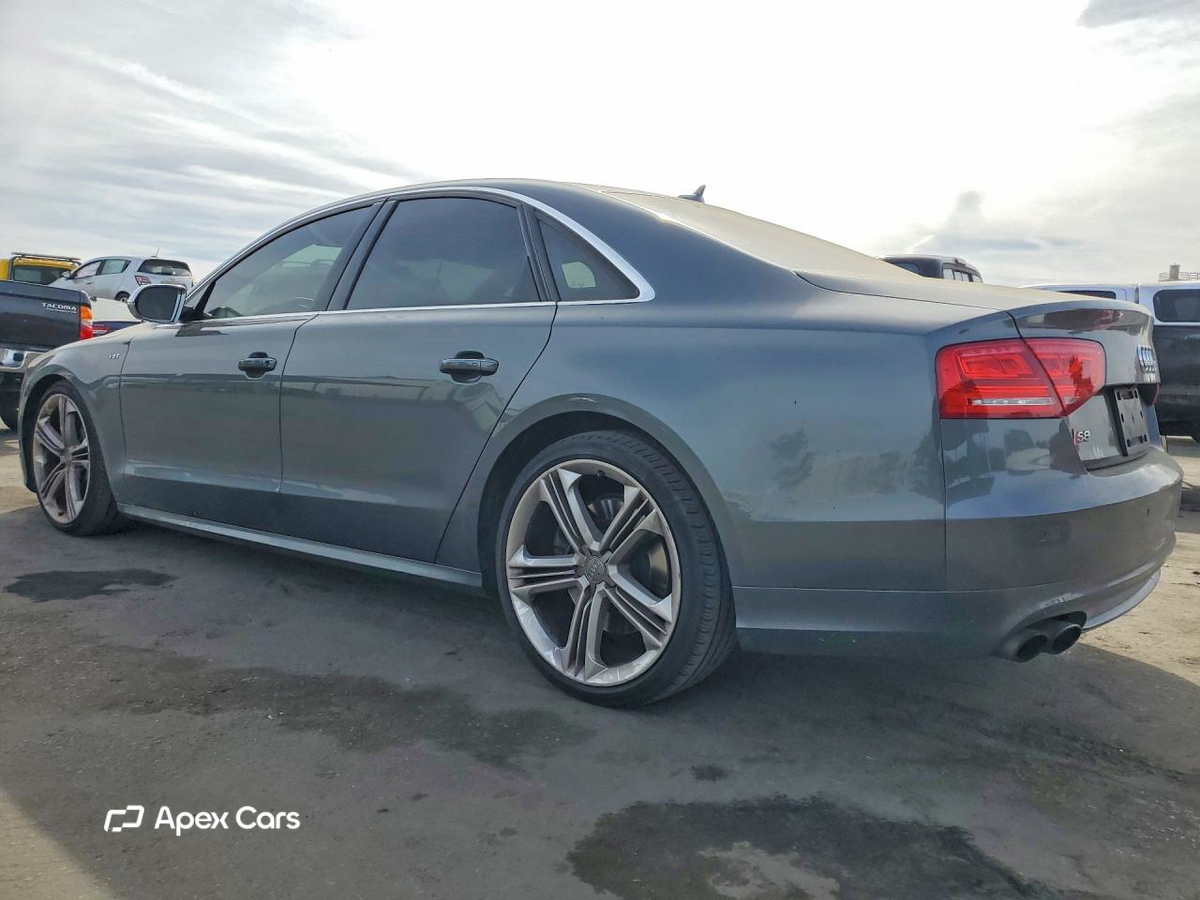 Audi S8 2013