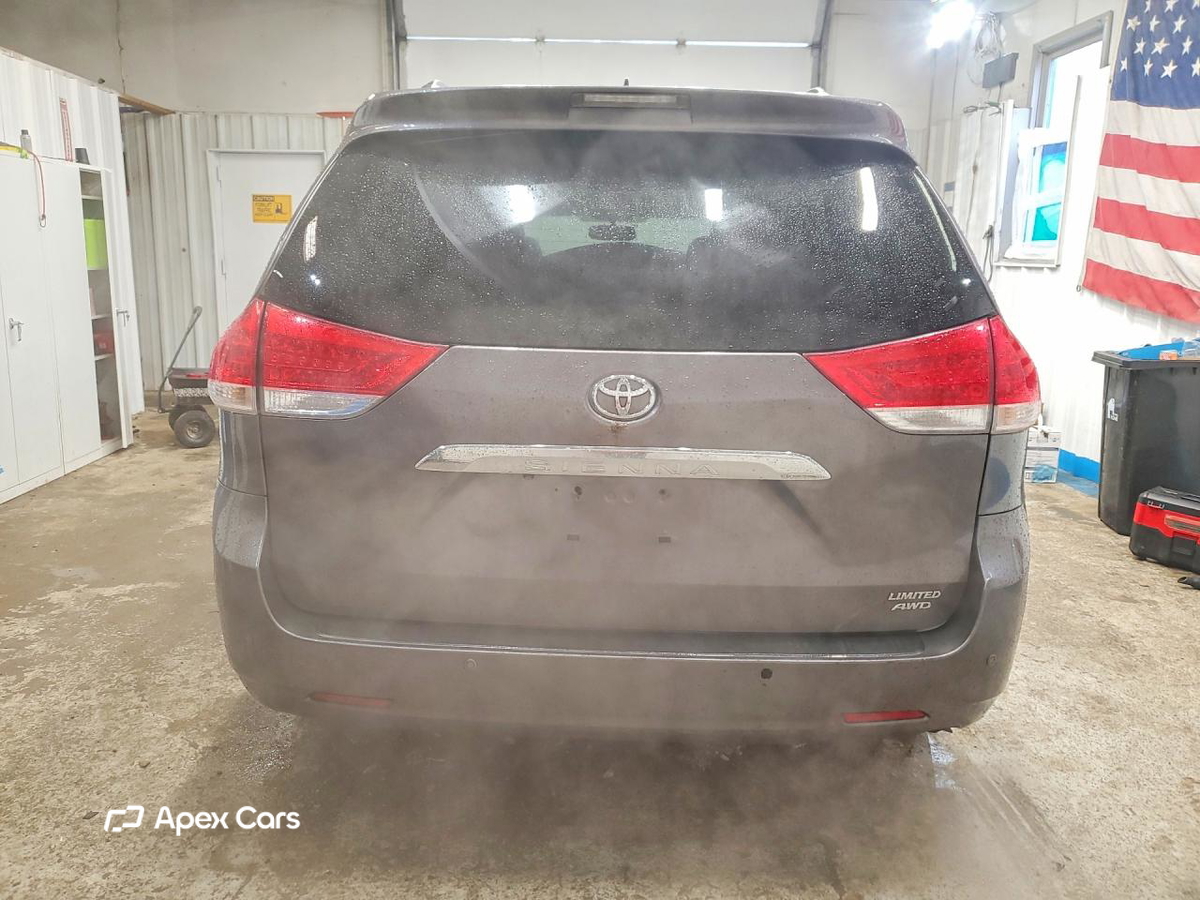 Toyota Sienna 2012