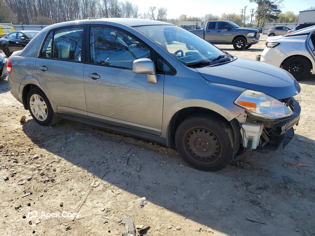 Nissan Versa 2011