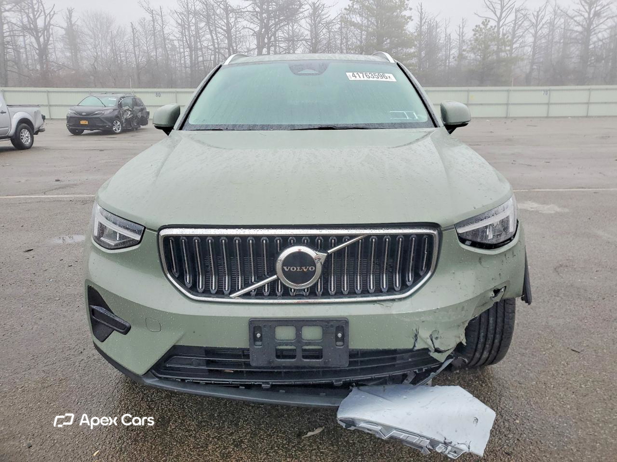 Volvo XC40 2025