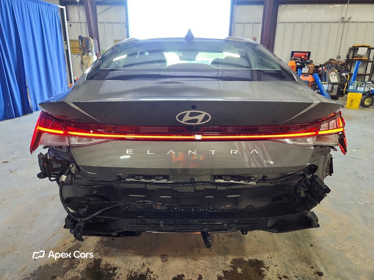 Hyundai Elantra 2025