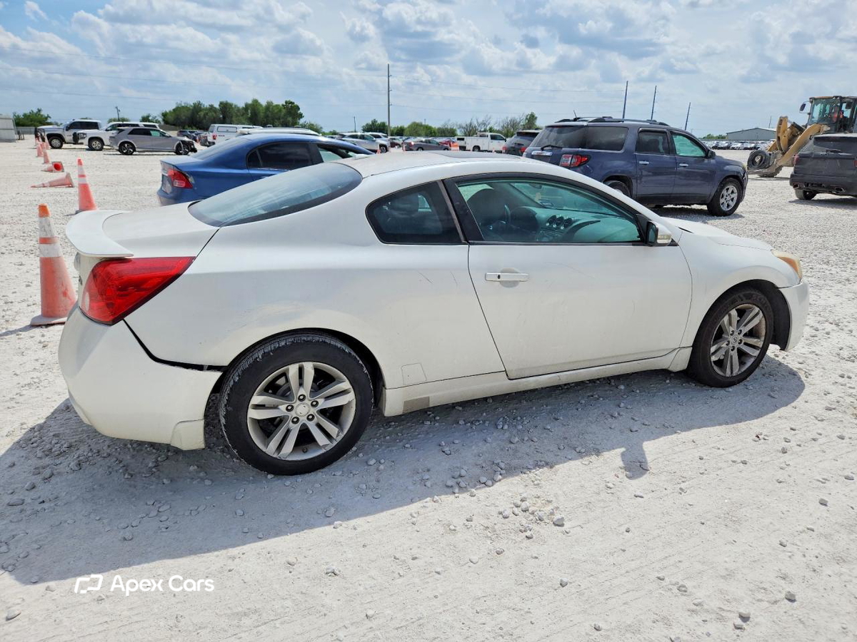 Nissan Altima 2010