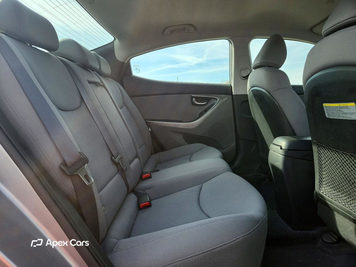 Hyundai Elantra 2012