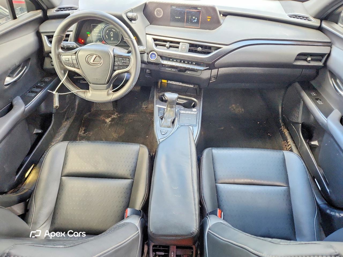 Lexus UX 2022