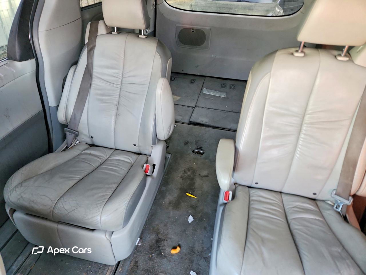 Toyota Sienna 2011