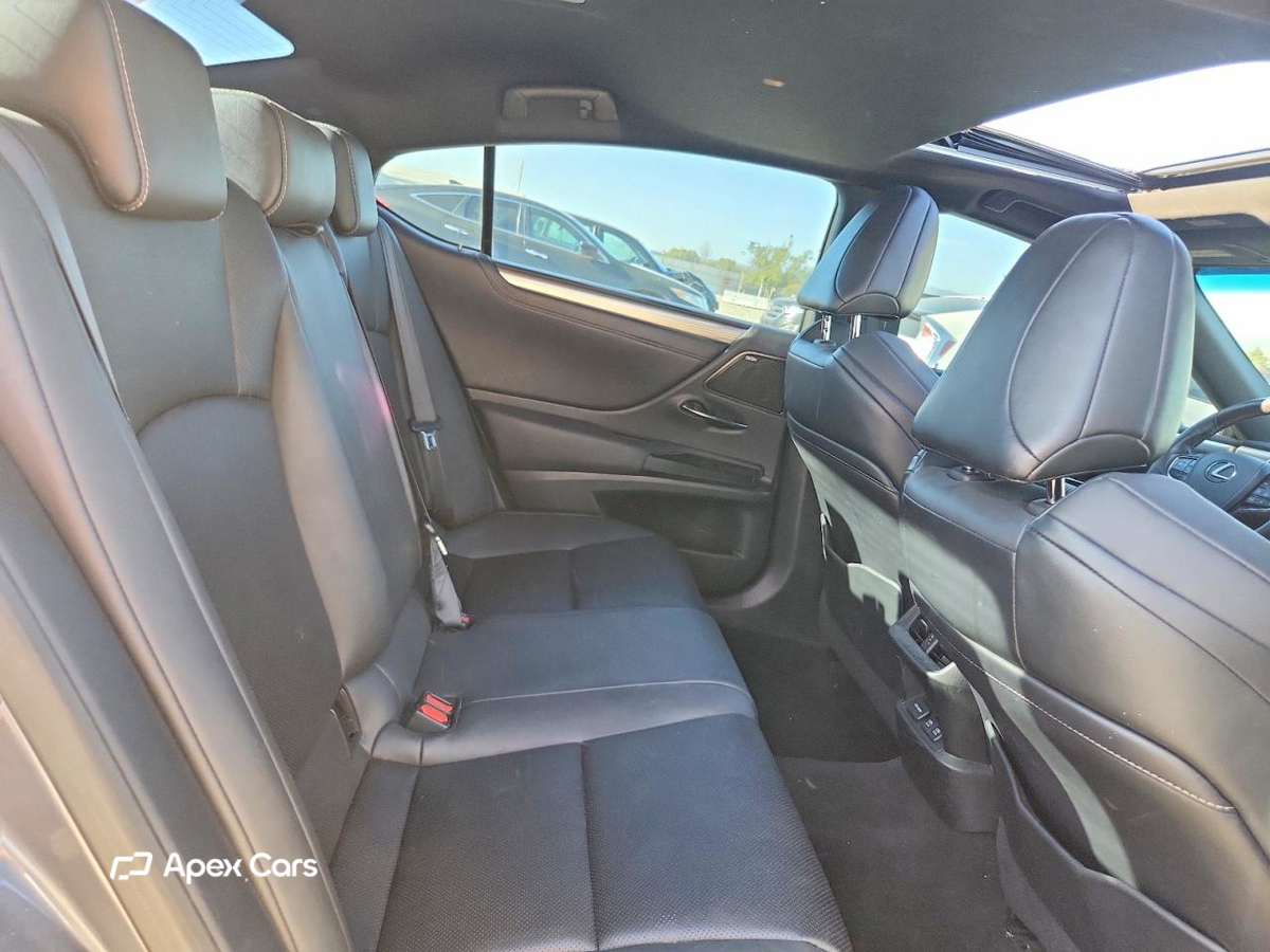 Lexus ES 2020