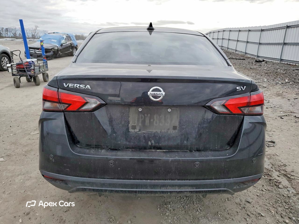 Nissan Versa 2021