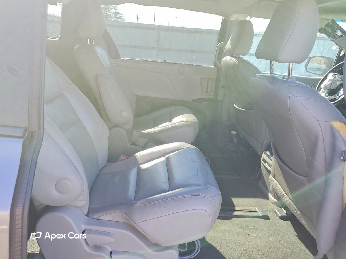 Toyota Sienna 2016