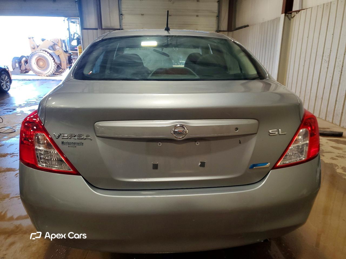 Nissan Versa 2012