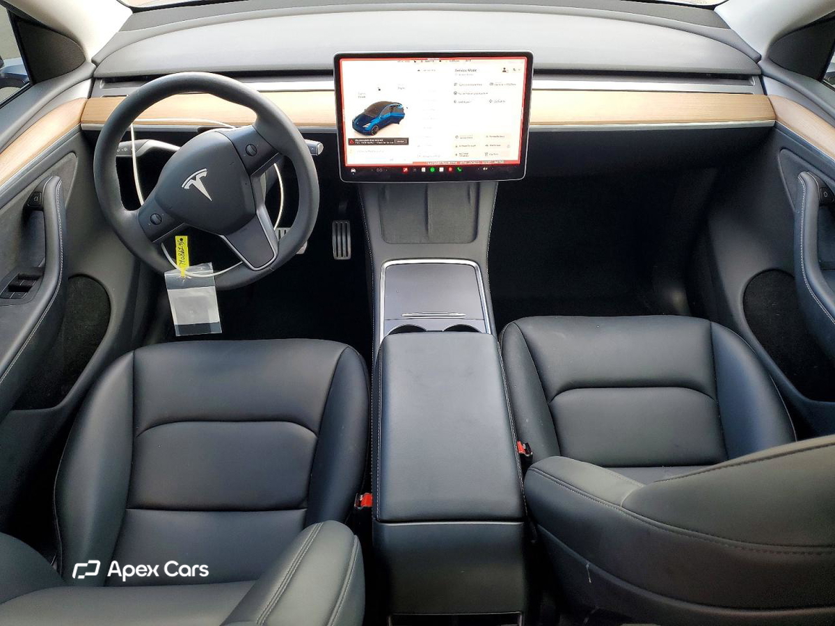 Tesla Model Y 2025