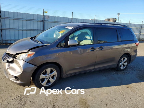 Toyota Sienna 2015 - Image 1 of 14