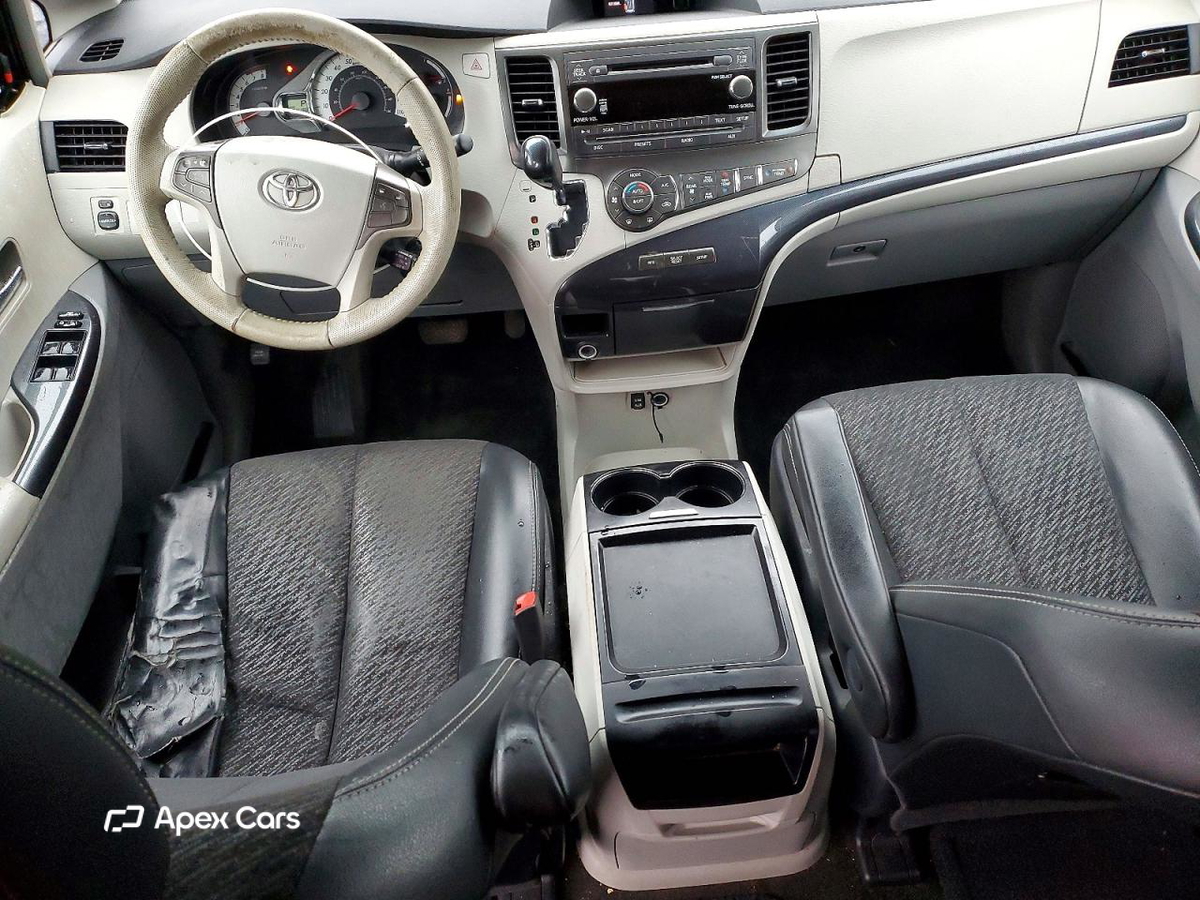 Toyota Sienna 2011