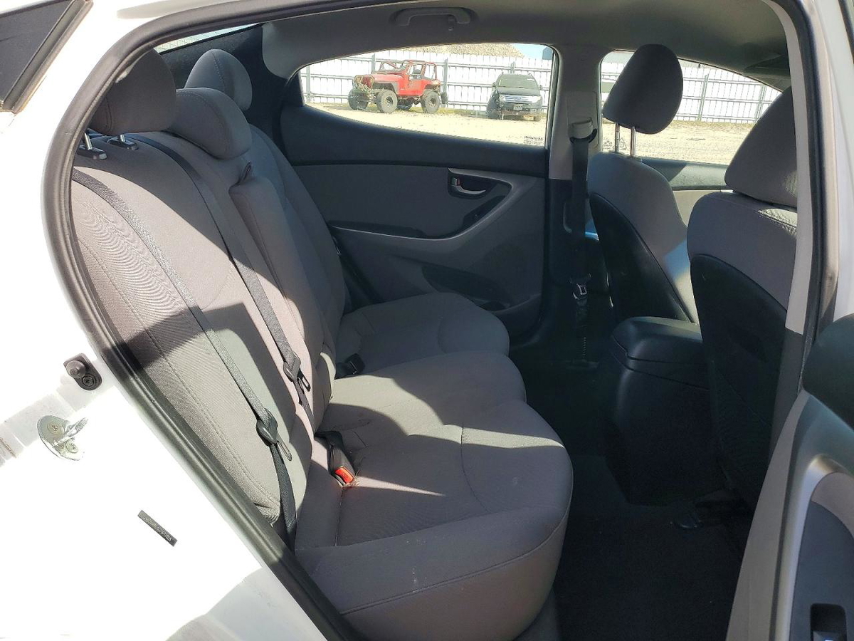 Hyundai Elantra 2016