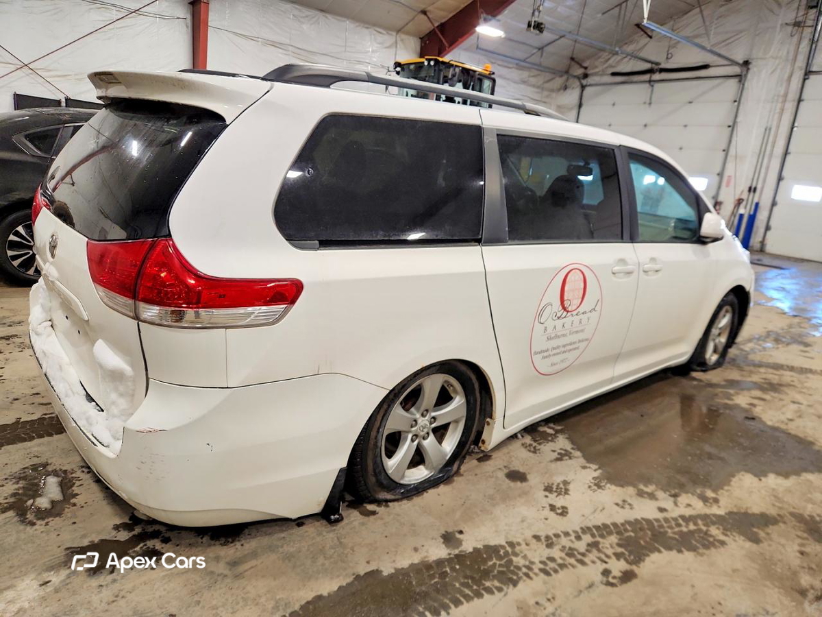 Toyota Sienna 2011