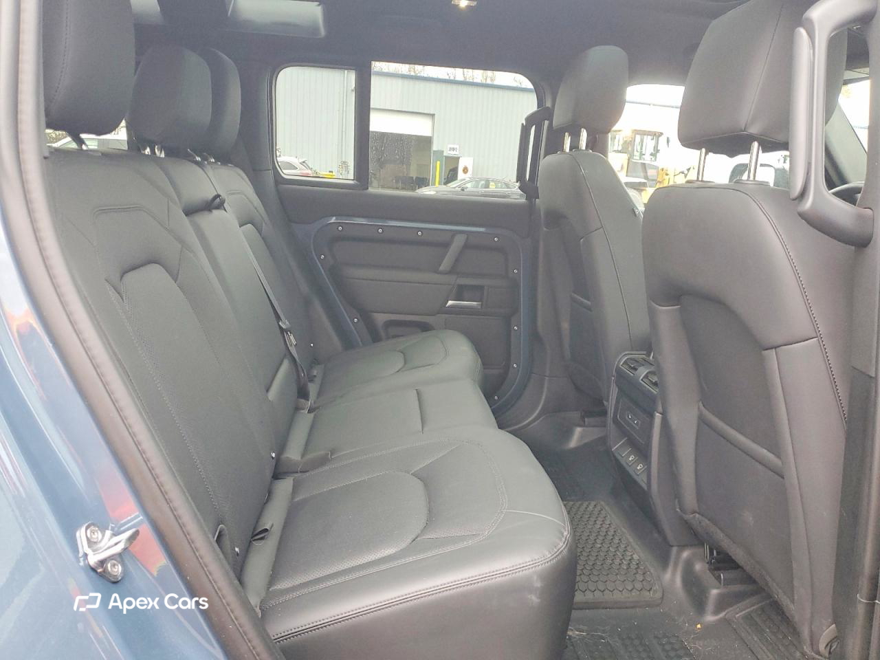 Land Rover Defender 2025