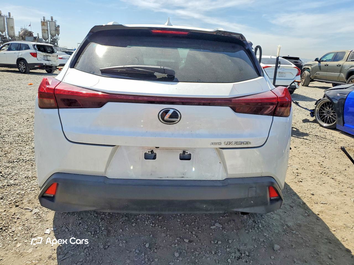 Lexus UX 2023