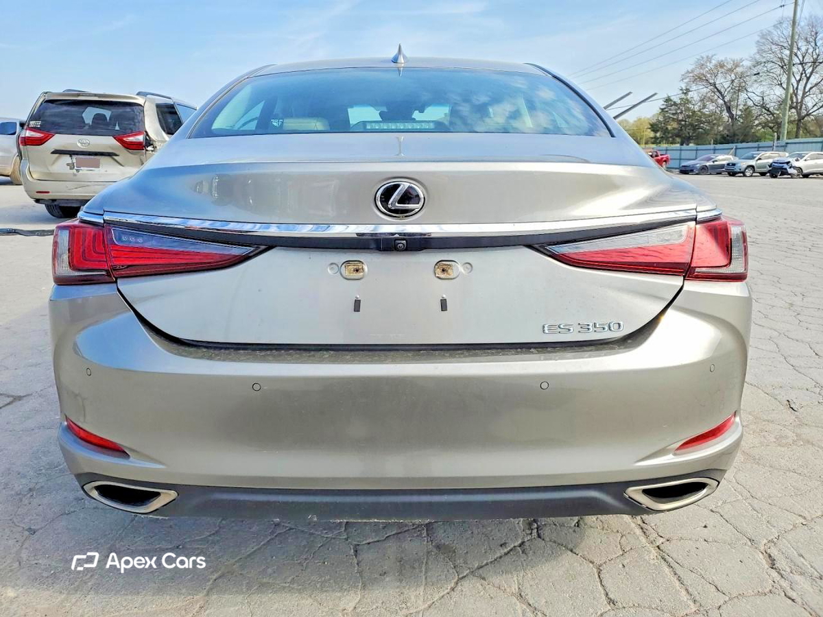 Lexus ES 2019