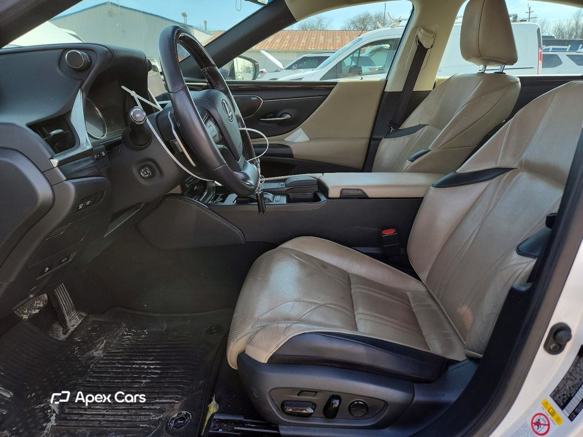 Lexus ES 2019