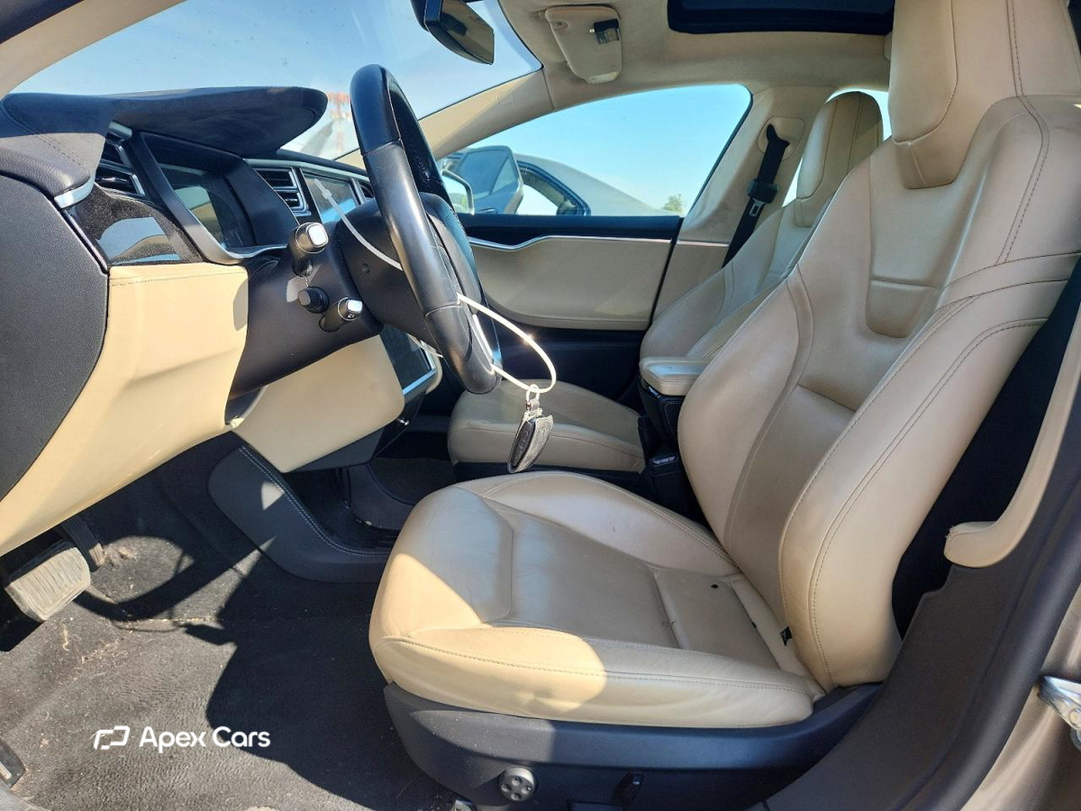 Tesla Model S 2015