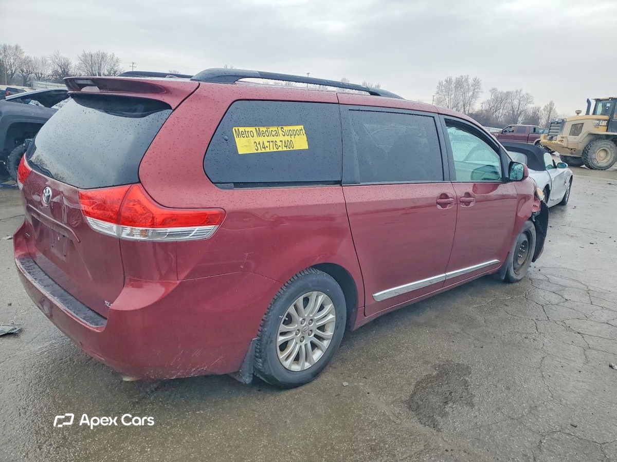 Toyota Sienna 2012
