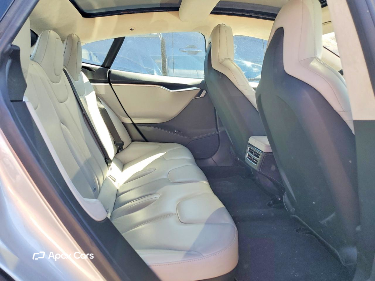 Tesla Model S 2015