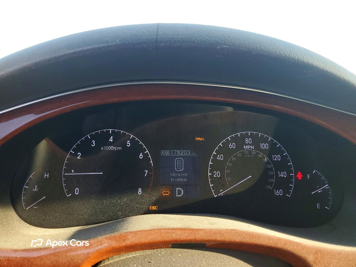 Hyundai Genesis 2012