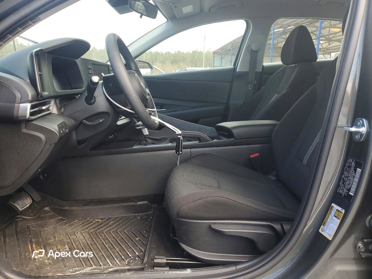 Hyundai Elantra 2024