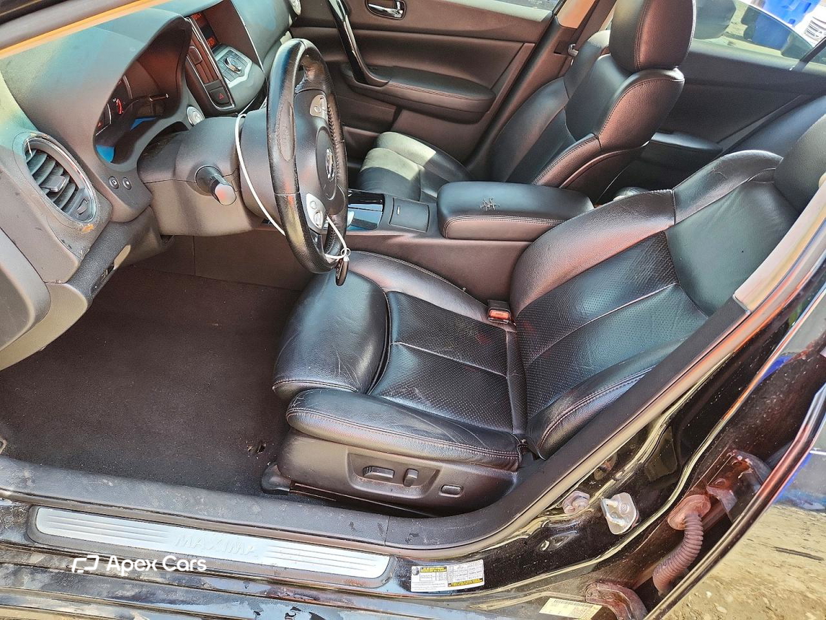 Nissan Maxima 2011