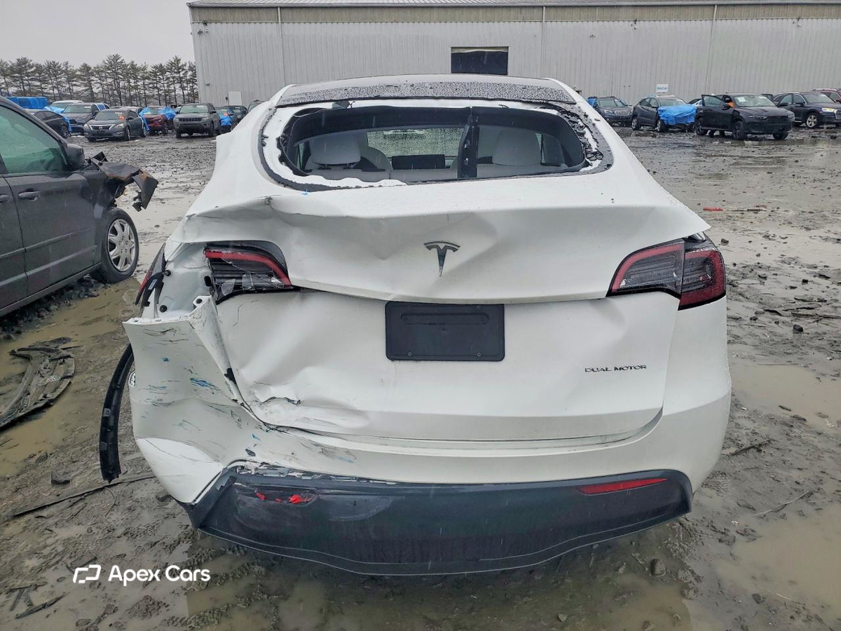 Tesla Model Y 2024