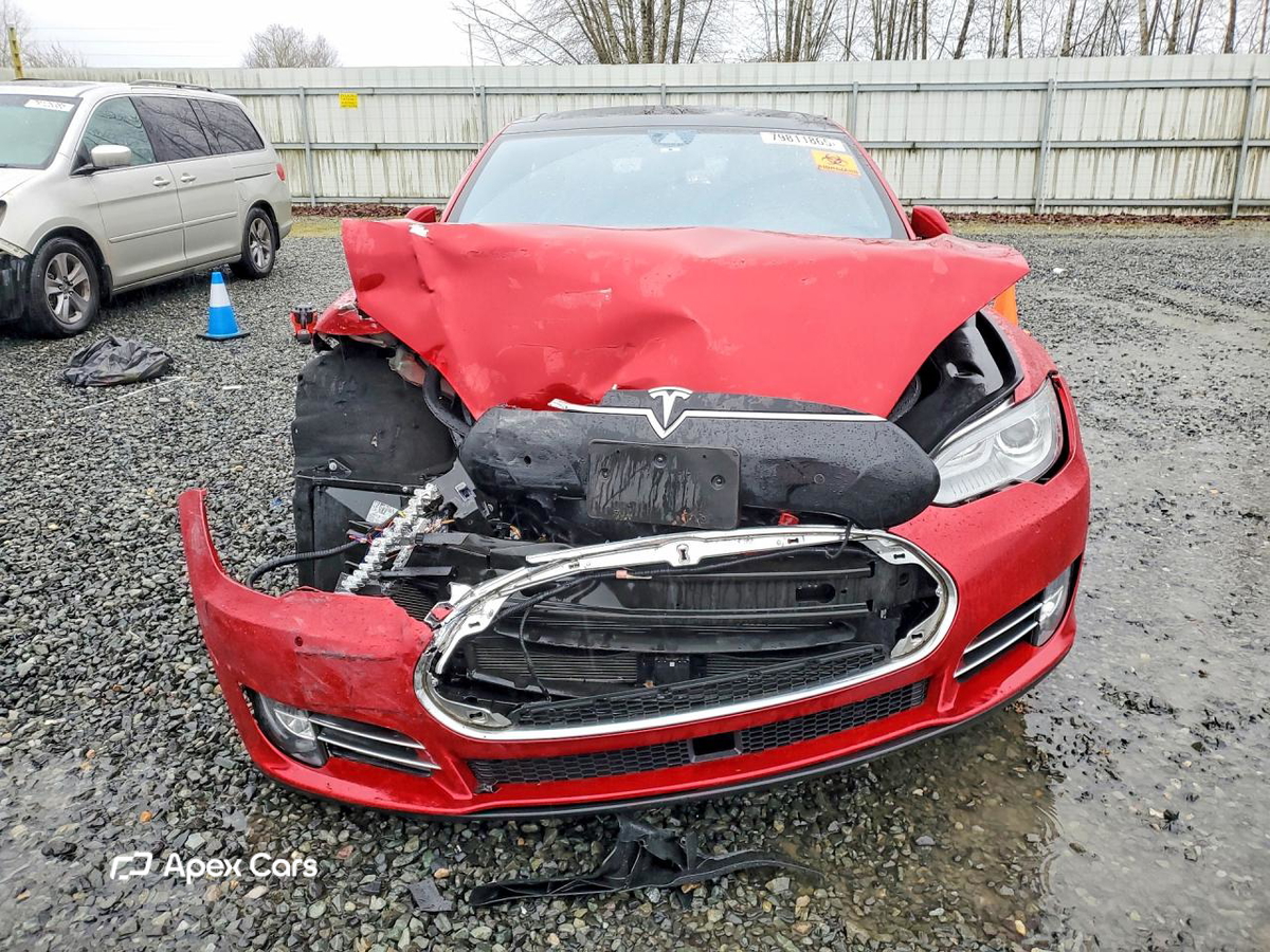 Tesla Model S 2015