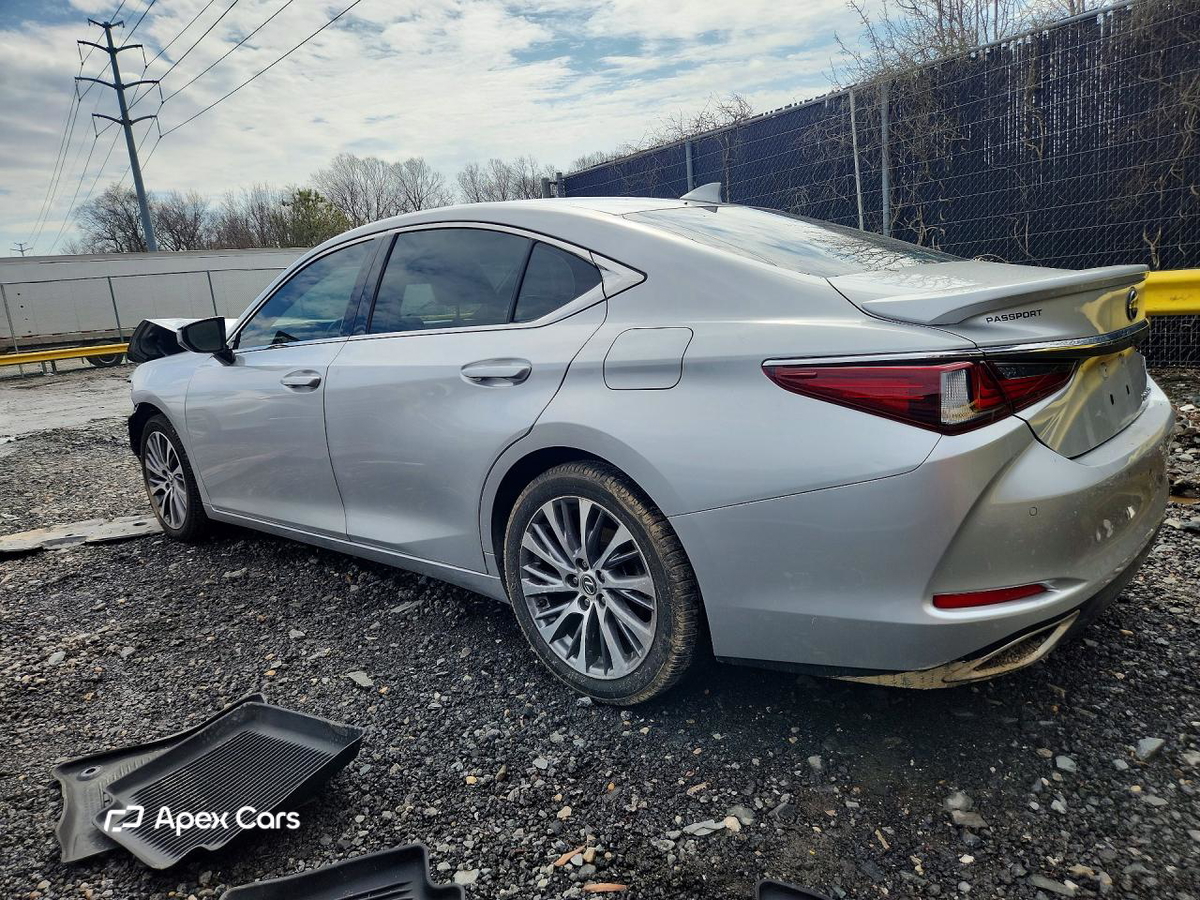 Lexus ES 2020