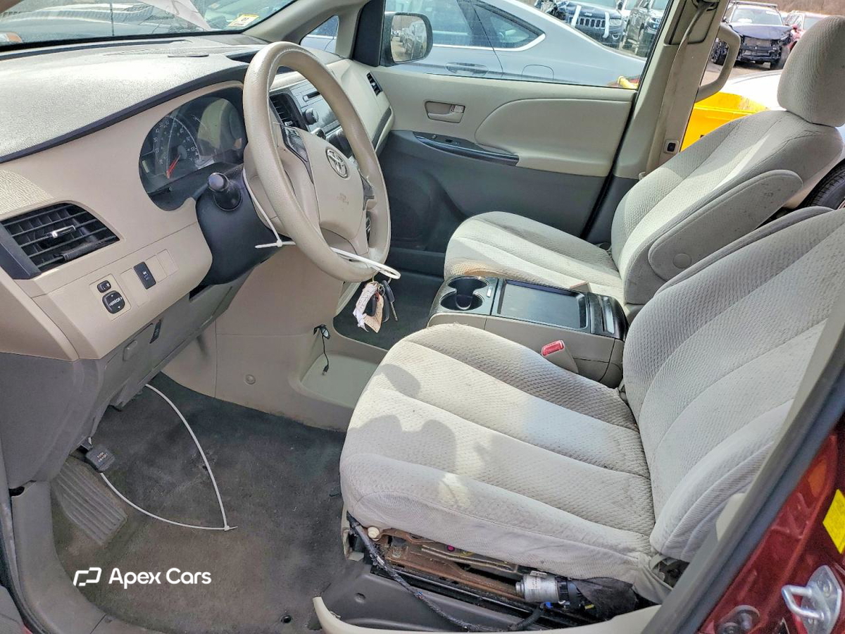 Toyota Sienna 2011