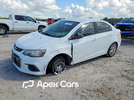 Chevrolet Sonic 2017 - Image 1 of 13
