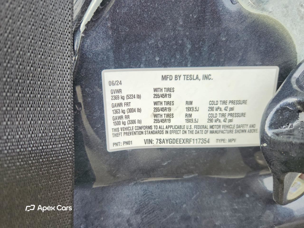 Tesla Model Y 2024